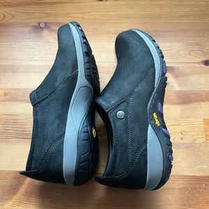 Dansko EUC water proof Patti Black Milled Nubuck Vibram Loafer Women's 40
